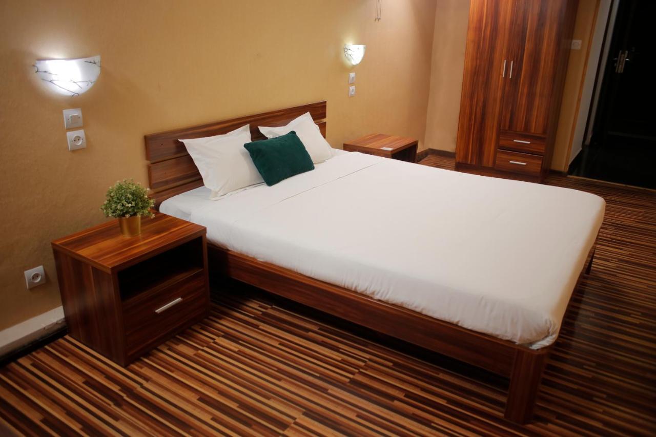Hotel Le Pousse Pousse Антананариву Екстериор снимка
