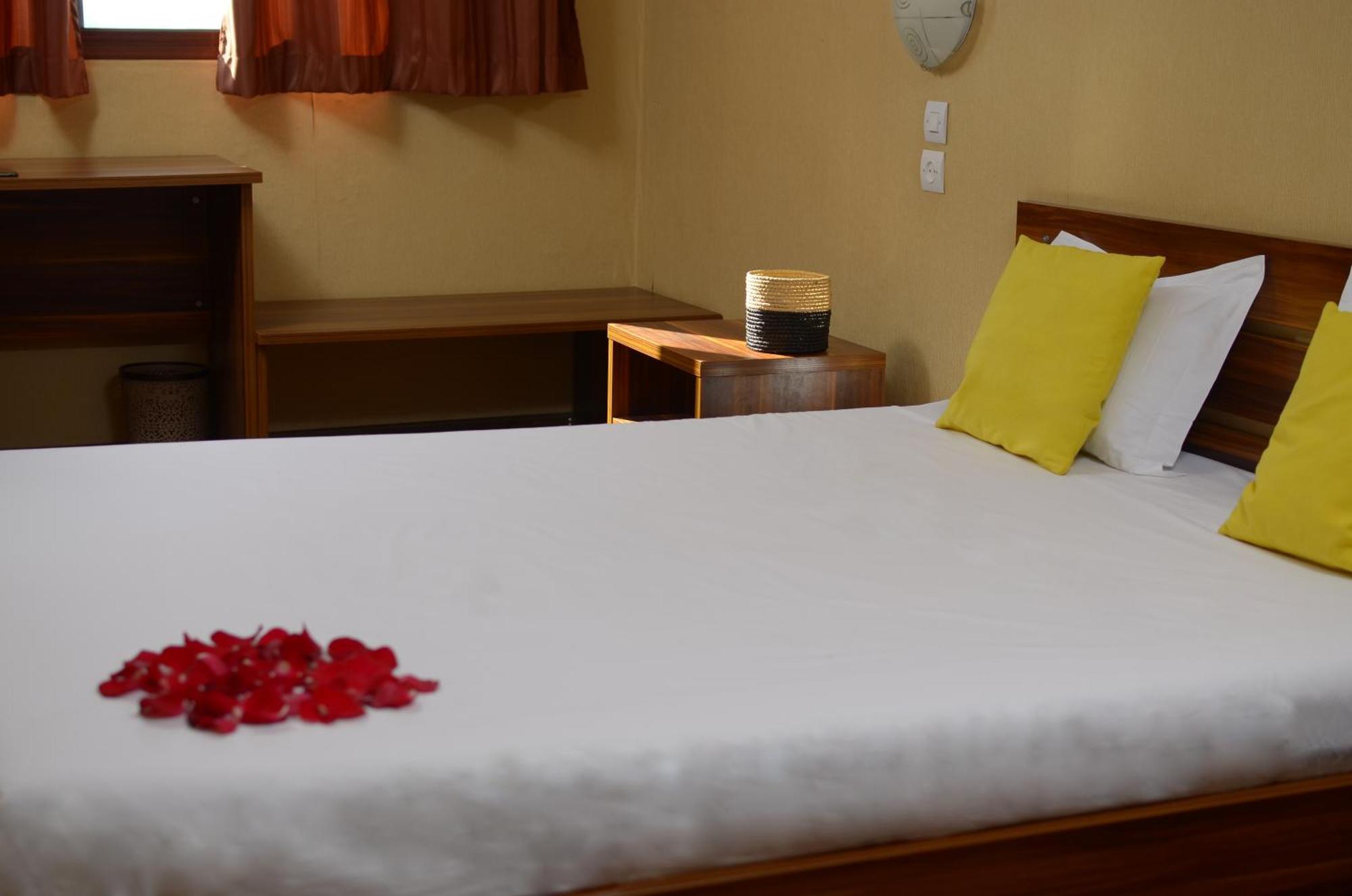 Hotel Le Pousse Pousse Антананариву Екстериор снимка